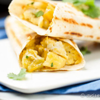 Chili Cheese Breakfast Burritos: Easy, healthy and delicious breakfast burritos are easy to make and packed with flavor. Vegetarian and gluten-free with tons of spice, these babies are a sure hit!